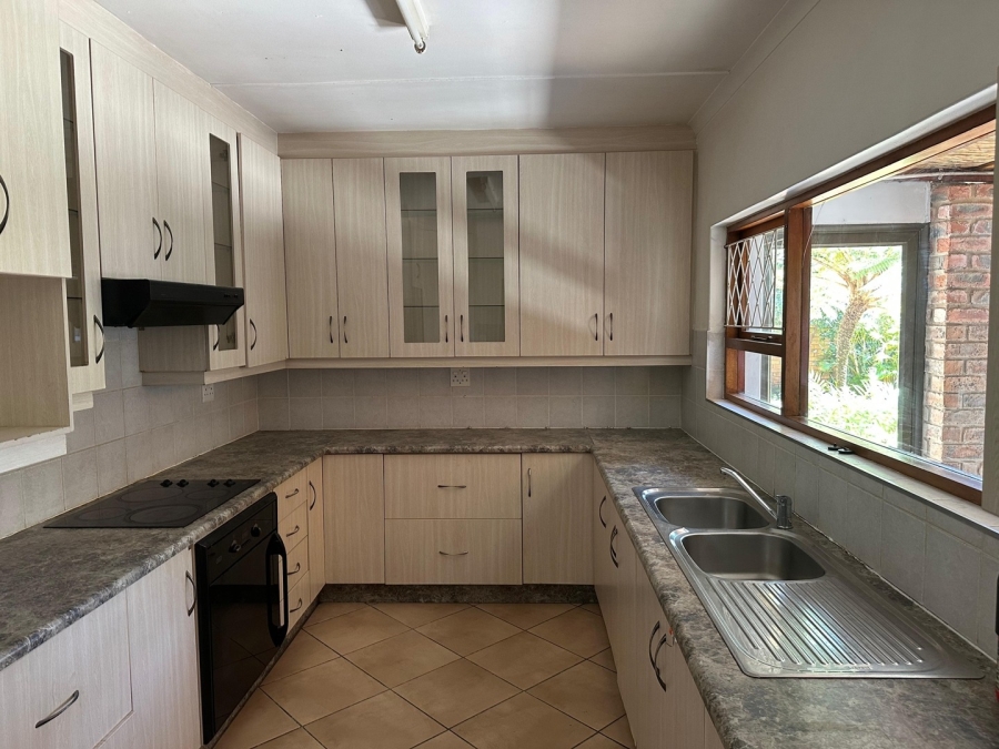 4 Bedroom Property for Sale in Sunrise On Sea Eastern Cape